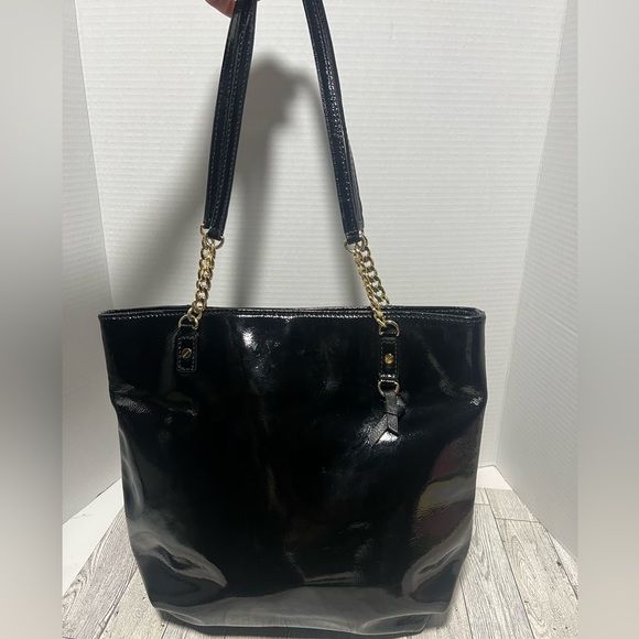 Michael Kors Handbags - Michael Kors black Patent Leather Chain double strap handle large tote bag purse